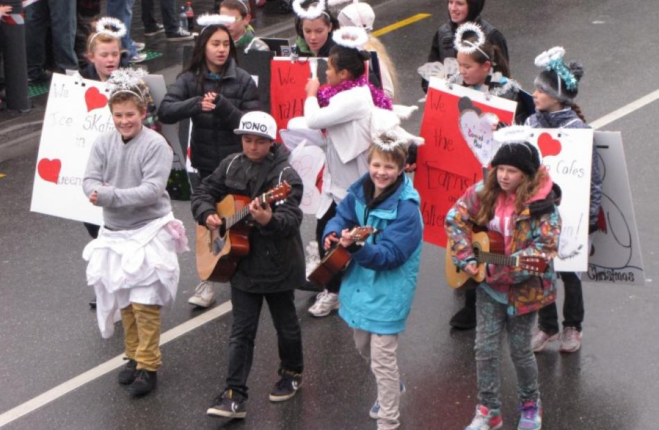 Queenstown children sang Dave Dobbyn's Slice of Heaven while walking the streets of the resort...