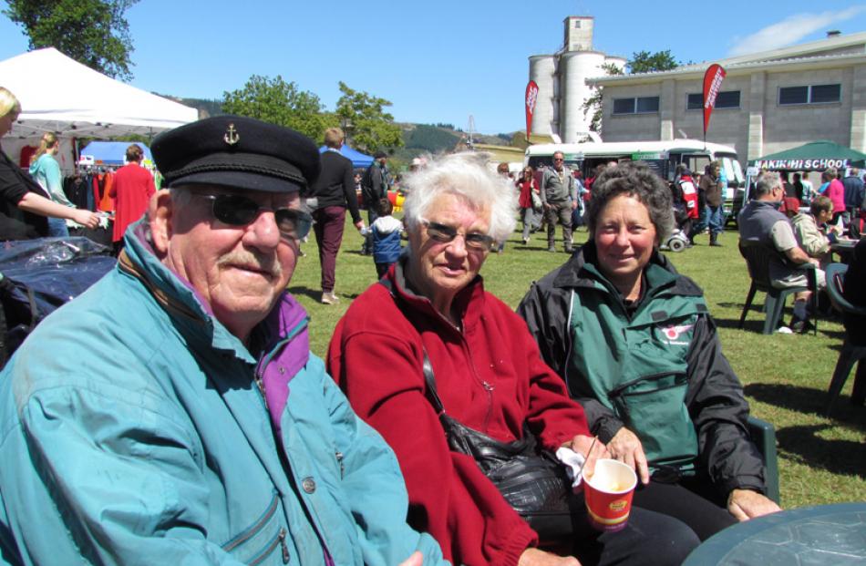 Ray and Wilhimina De Graaf from Makikihi, and Liz Batchelor from Waimate.