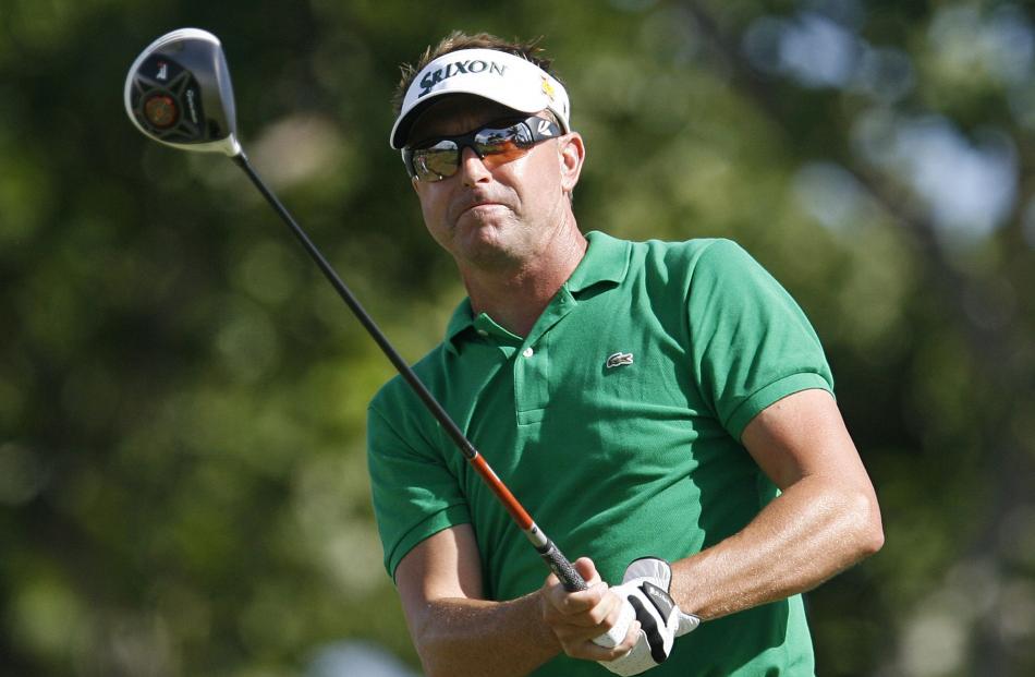 Robert Allenby had to find a spectator to carry his bag. Photo: Reuters