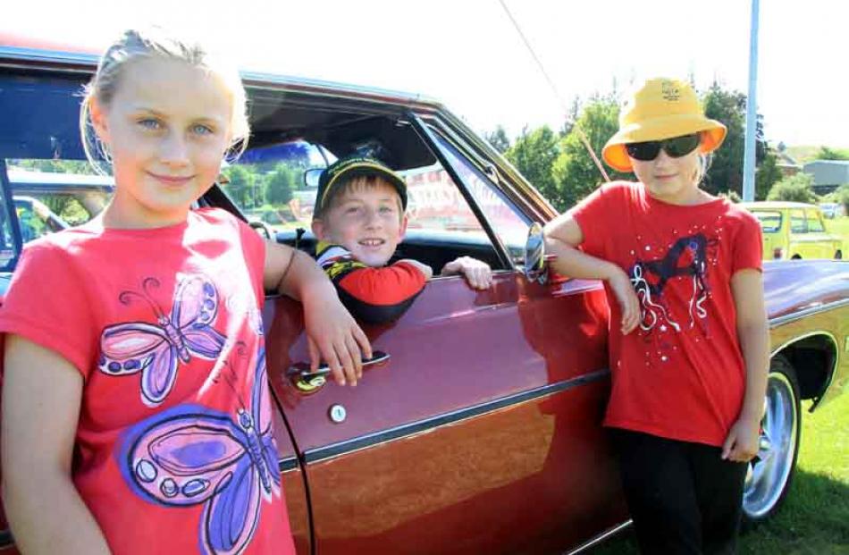 Sacha Horton (9), Ethan Gray (9), and Lydia Horton (9), all of Invercargill.