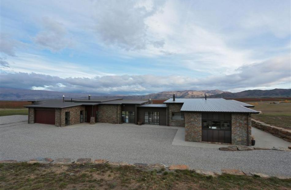 Schist rock was used for internal walls as well as external cladding on this award-winning...