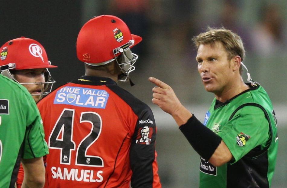 Shane Warne (R) of the Melbourne Stars has a heated exchange with Marlon Samuels of the Melbourne...