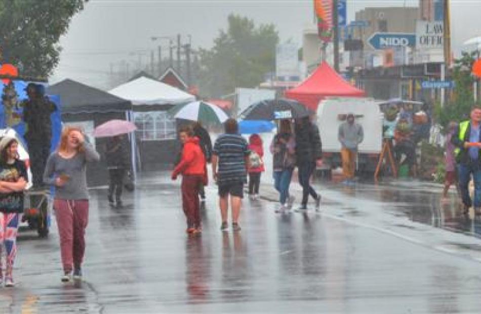 Shoppers brave the rain to see the stalls.  Photos by Gerard O'Brien.