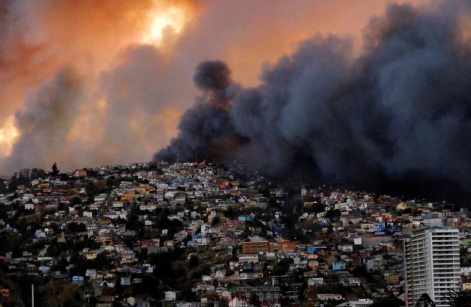 Smoke from the fire billows over Valparaiso. REUTERS/Cesar Pincheira