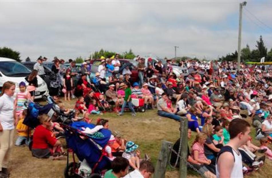 Some of the crowd of more than 2500 who watched the twins' performance. Photos by Bill Campbell.