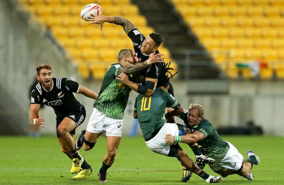 Sonny Bill Williams gets away the offload which set up Joe Webber to score the winning try...