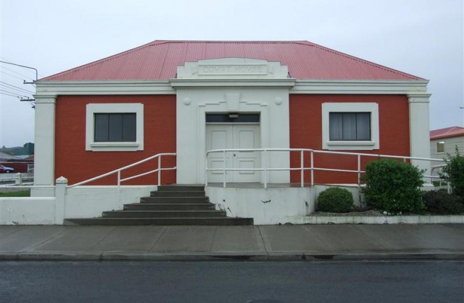 The Balclutha courthouse, which has been closed for a year. Photo by Helena de Reus.