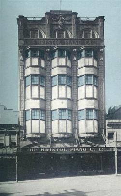 The building as it appeared in the 1920s. Photos by Salmond Anderson Architects Records, Hocken...