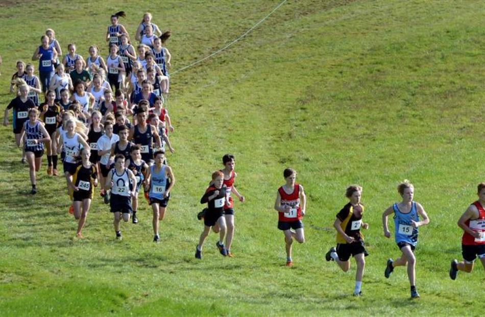 the combined junior girls and boys field. Photos by Shanneka Pearson/Peter McIntosh.