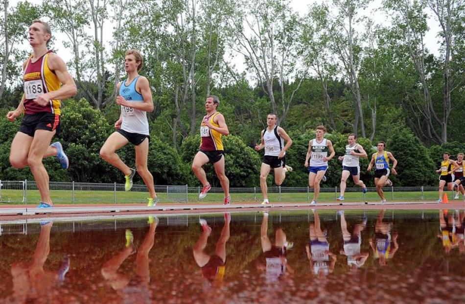 The field in the New Zealand 3000m championships at the Caledonian Ground on Saturday.