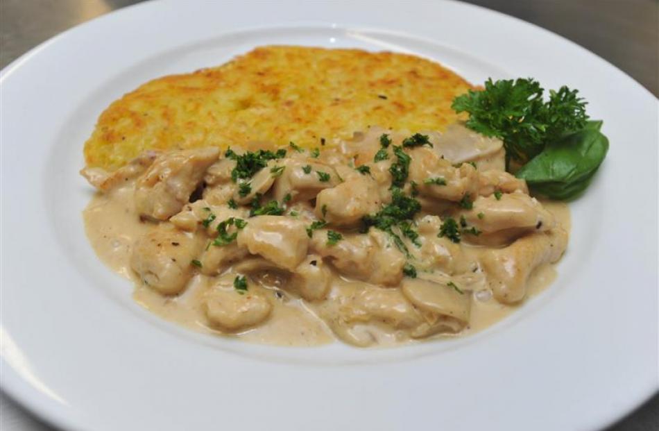 Zurich-style ragout of chicken in mushroom and cream sauce (Zurich ...