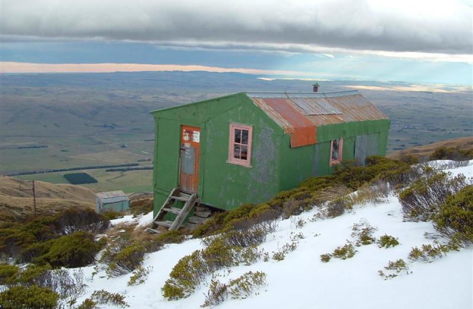 The Leaning Lodge hut. Photo by ODT.