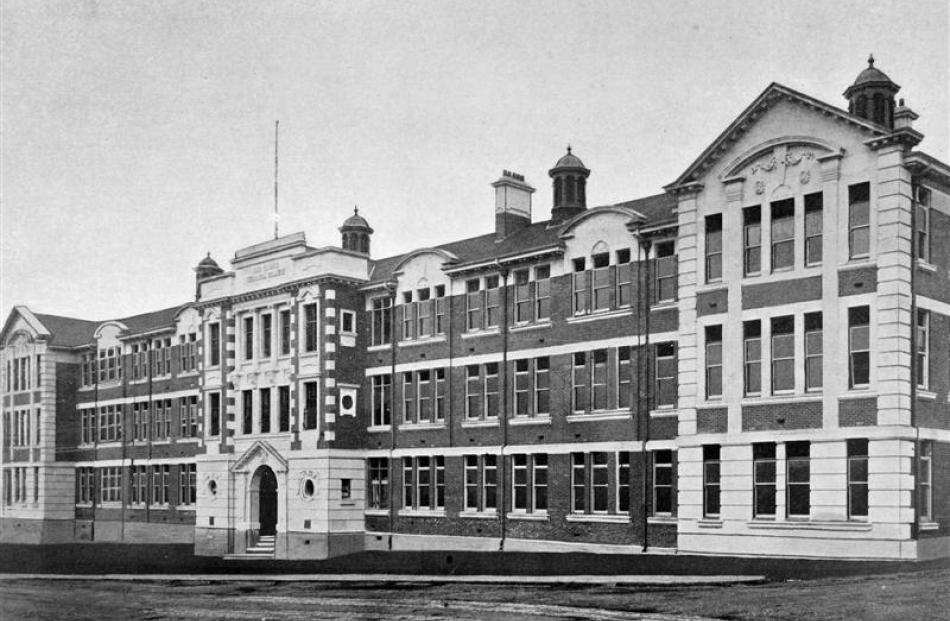 The new King Edward Technical School, Stuart Street, Dunedin. - Otago Witness, 25.3.1914. Copies...