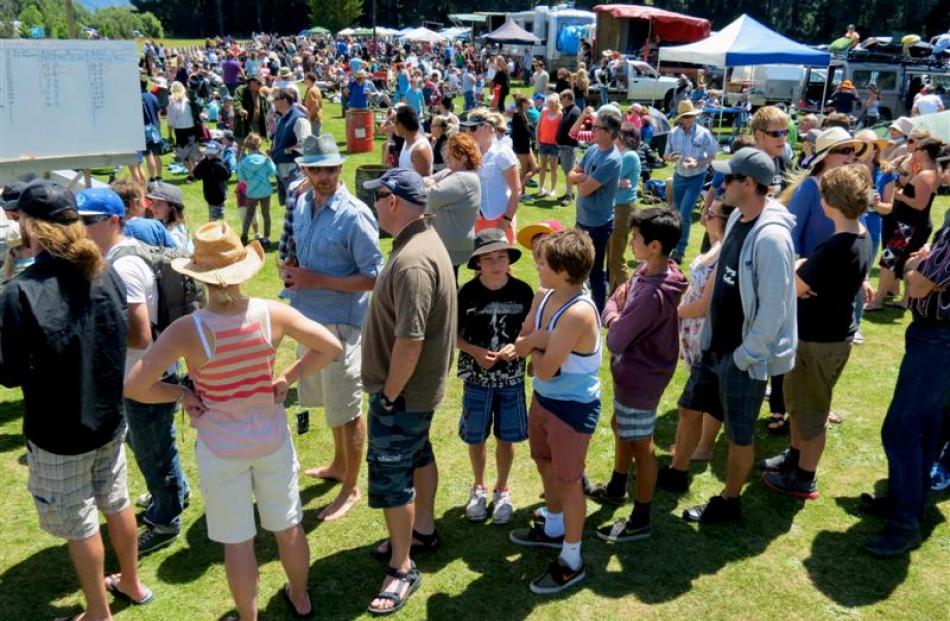 The queue at the equalisator was long for all 10 sponsored races at the  meeting.