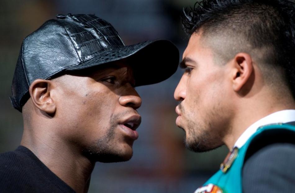 US boxers Floyd Mayweather Jr. (L) and WBC welterweight champion Victor Ortiz face off during a...