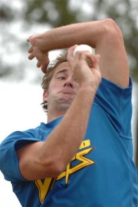 Volts pace bowler Warren McSkimming. Photo by Peter McIntosh.