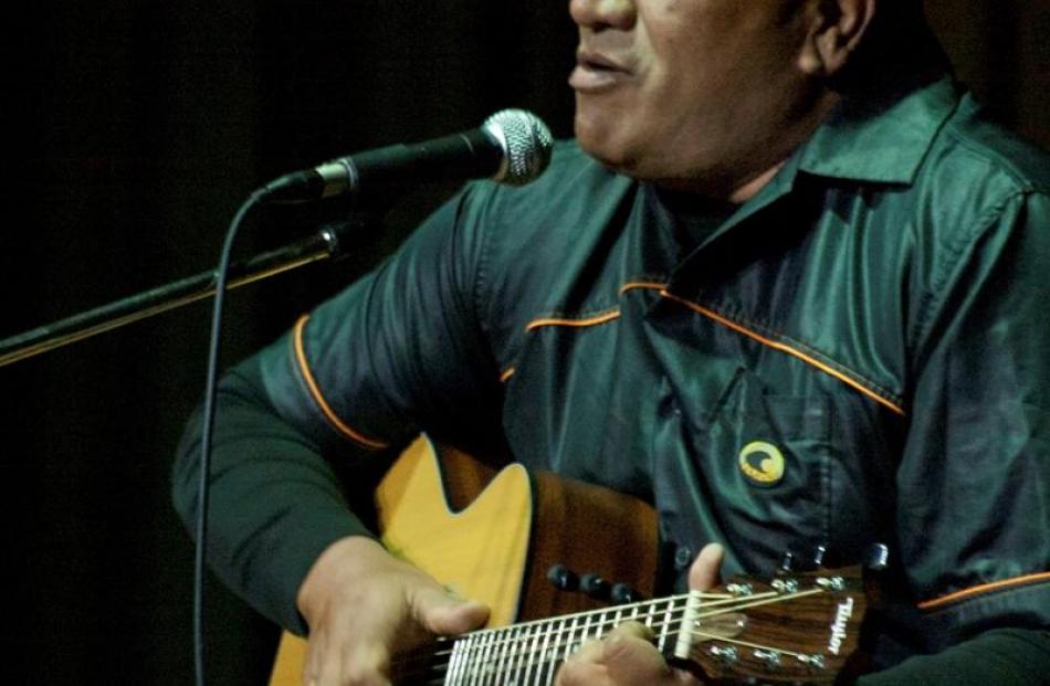 Waru Clark performs Drift Away by Dobie Gray. Photos by Hamish MacLean.