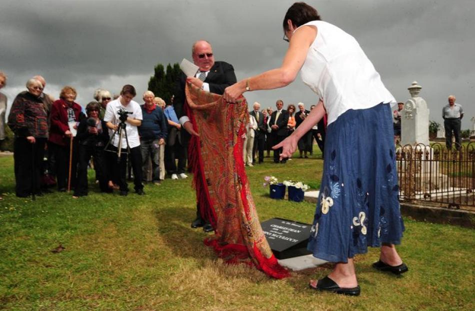 Winton Community Board chairman John McHugh and Paula Wells unveil the headstone.