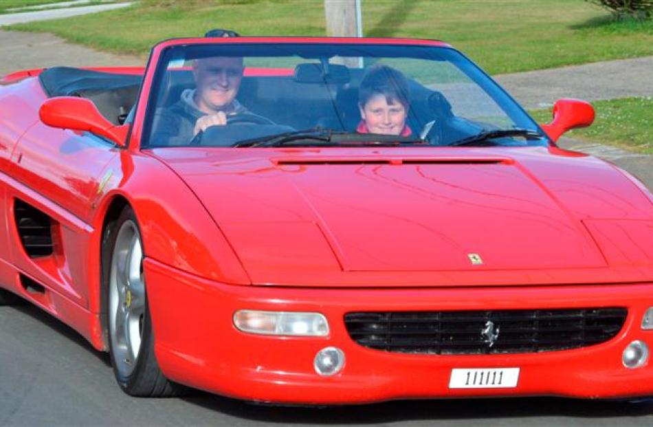 Zaine Murdoch arrived in a Ferrari 355 Spider, driven by Greg Smart.