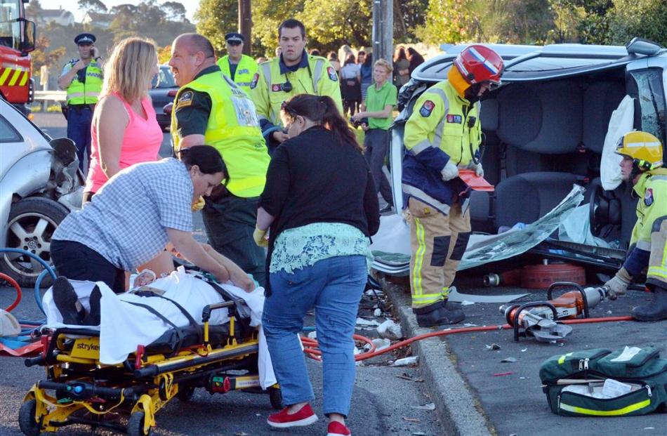 Members of the public assist emergency service staff at the scene. Photo by Gerard O'Brien.