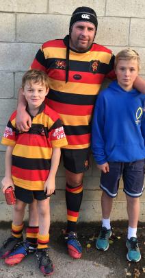 Milestone ... Zingari-Richmond flanker Steve Roberts with his children Deacon (left) and Caleb,...