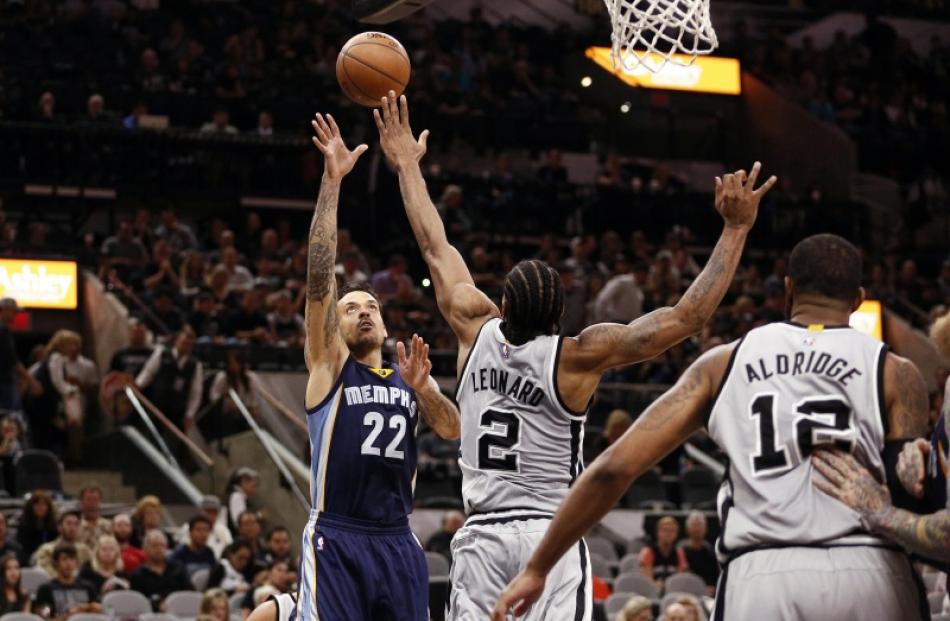 Spurs forward Kawhi Leonard contests the shot of Grizzlies forward Matt Barnes. Photo: Reuters