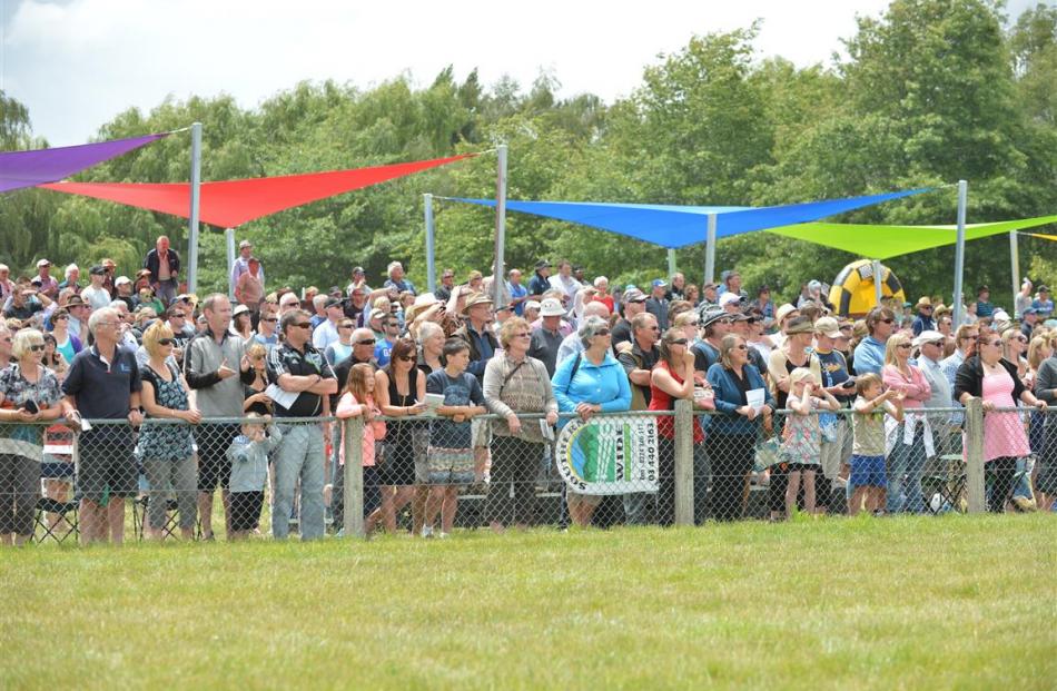 The crowd at the 2014 Omakau Races. Photo by Peter McIntosh.