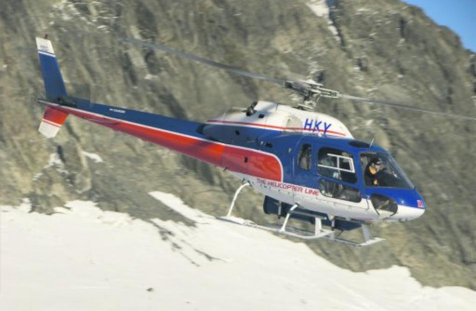 A THL helicopter at Fox Glacier. Photo from Wikimedia Commons.