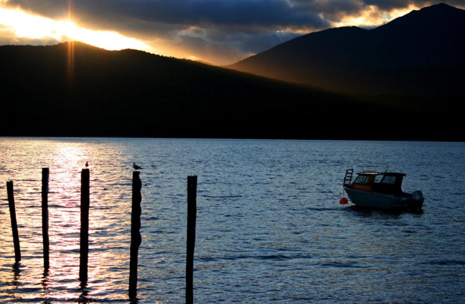 Sunset on Lake Te Anau. Photo by Jenny Reid.